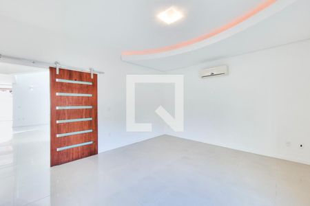 Sala de TV de casa de condomínio para alugar com 4 quartos, 330m² em Condomínio Esplanada do Sol, São José dos Campos