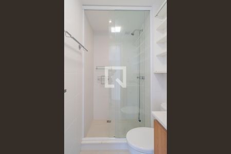 Banheiro de apartamento à venda com 1 quarto, 58m² em Azenha, Porto Alegre