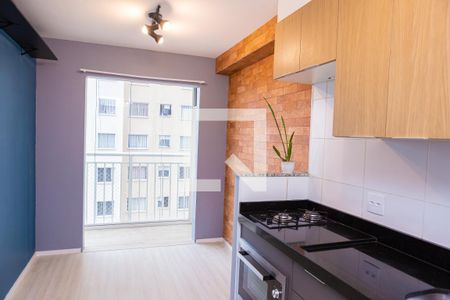 Sala/Cozinha e Área de Serviço de apartamento para alugar com 1 quarto, 32m² em Vila Penteado, São Paulo