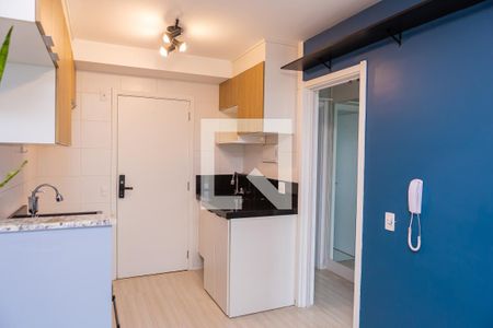 Sala/Cozinha e Área de Serviço de apartamento para alugar com 1 quarto, 32m² em Vila Penteado, São Paulo