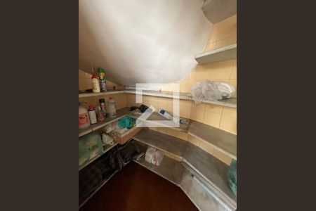 Casa à venda com 295m², 4 quartos e 4 vagas Casa à venda com 295m², 4 quartos e 4 vagasDespensa