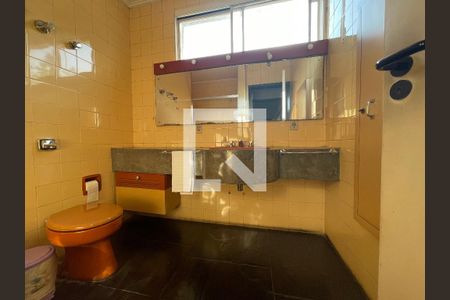 Casa à venda com 295m², 4 quartos e 4 vagas Casa à venda com 295m², 4 quartos e 4 vagasBanheiro 4