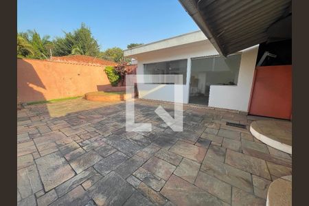 Casa à venda com 295m², 4 quartos e 4 vagas Casa à venda com 295m², 4 quartos e 4 vagasQuintal