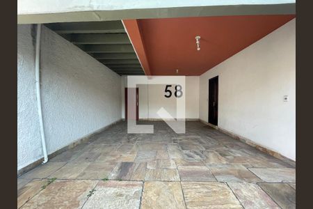 Casa à venda com 295m², 4 quartos e 4 vagas Casa à venda com 295m², 4 quartos e 4 vagasGaragem