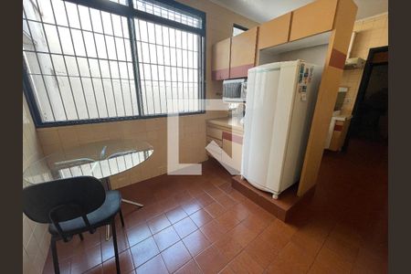 Casa à venda com 295m², 4 quartos e 4 vagas Casa à venda com 295m², 4 quartos e 4 vagasCozinha