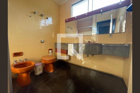 Casa à venda com 295m², 4 quartos e 4 vagas Casa à venda com 295m², 4 quartos e 4 vagasBanheiro 4