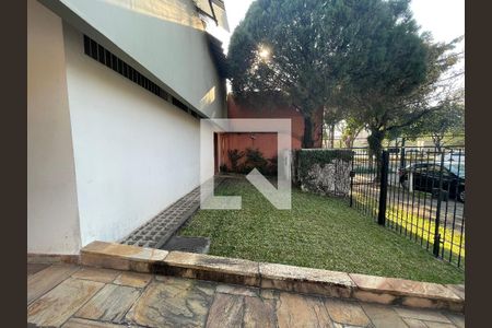 Casa à venda com 295m², 4 quartos e 4 vagas Casa à venda com 295m², 4 quartos e 4 vagasGaragem