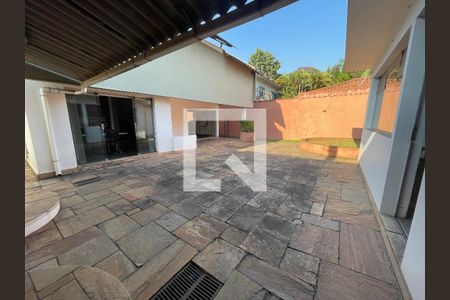 Casa à venda com 295m², 4 quartos e 4 vagas Casa à venda com 295m², 4 quartos e 4 vagasQuintal
