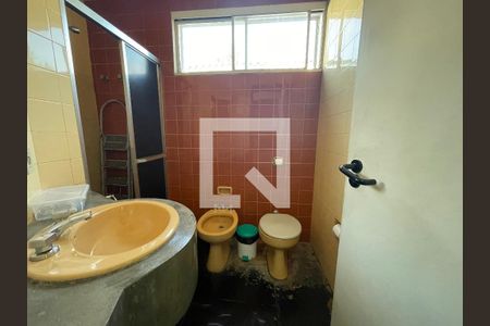 Casa à venda com 295m², 4 quartos e 4 vagas Casa à venda com 295m², 4 quartos e 4 vagasBanheiro 3