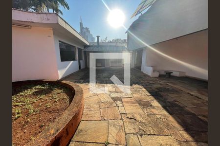 Casa à venda com 295m², 4 quartos e 4 vagas Casa à venda com 295m², 4 quartos e 4 vagasQuintal