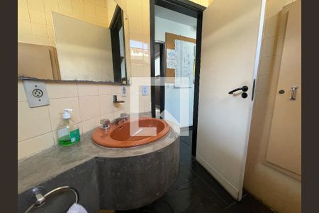 Casa à venda com 295m², 4 quartos e 4 vagas Casa à venda com 295m², 4 quartos e 4 vagasBanheiro 5