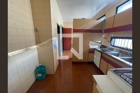 Casa à venda com 295m², 4 quartos e 4 vagas Casa à venda com 295m², 4 quartos e 4 vagasCozinha
