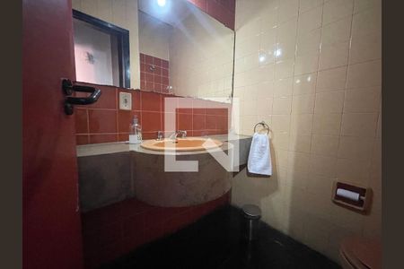 Casa à venda com 295m², 4 quartos e 4 vagas Casa à venda com 295m², 4 quartos e 4 vagasBanheiro 6