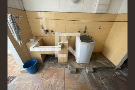 Casa à venda com 295m², 4 quartos e 4 vagas Casa à venda com 295m², 4 quartos e 4 vagasÁrea de Serviço