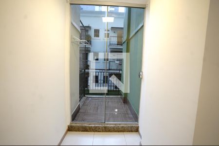 Corredor de apartamento para alugar com 3 quartos, 69m² em Setor Bela Vista, Goiânia