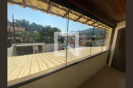 Casa à venda com 5 quartos, 329m² em Maravista, Niterói