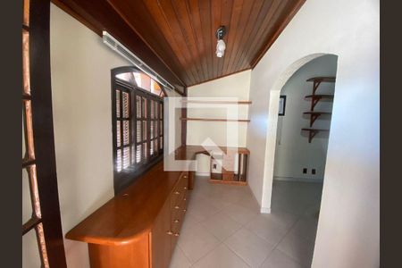 Casa à venda com 5 quartos, 329m² em Maravista, Niterói