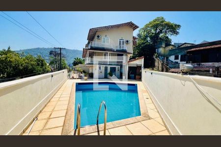 Casa à venda com 5 quartos, 456m² em São Francisco, Niterói