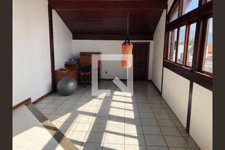 Casa à venda com 4 quartos, 400m² em Piratininga, Niterói