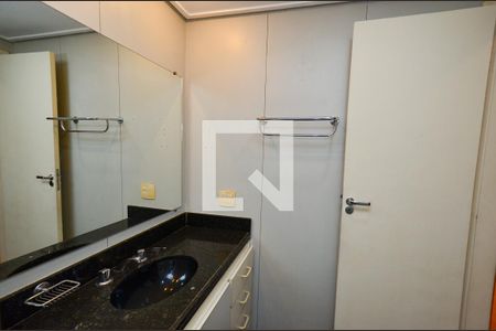 Banheiro suite de apartamento para alugar com 1 quarto, 41m² em Funcionários, Belo Horizonte