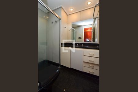 Banheiro suite de apartamento para alugar com 1 quarto, 41m² em Funcionários, Belo Horizonte