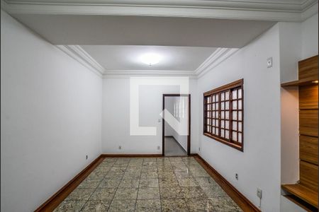 Sala de casa à venda com 2 quartos, 155m² em Jardim Las Vegas, Santo André