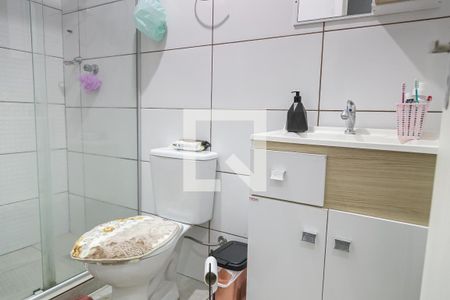 Banheiro de apartamento à venda com 2 quartos, 60m² em Nonoai, Porto Alegre