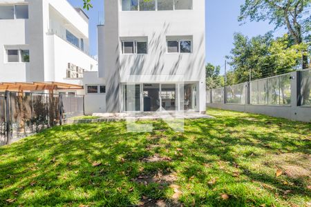 Quintal de casa de condomínio para alugar com 3 quartos, 300m² em Pedra Redonda, Porto Alegre