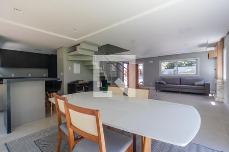 Sala de casa de condomínio para alugar com 3 quartos, 300m² em Pedra Redonda, Porto Alegre