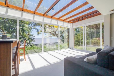 Sala de casa de condomínio à venda com 4 quartos, 300m² em Pedra Redonda, Porto Alegre