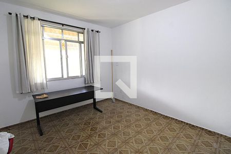 Quarto de casa para alugar com 2 quartos, 99m² em Marechal Hermes, Rio de Janeiro