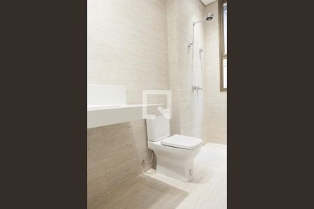 Casa de condomínio à venda com 386m², 4 quartos e 6 vagas Casa de condomínio à venda com 386m², 4 quartos e 6 vagasBanheiro suite 3