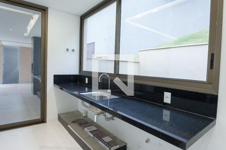 Casa de condomínio à venda com 386m², 4 quartos e 6 vagas Casa de condomínio à venda com 386m², 4 quartos e 6 vagasCozinha