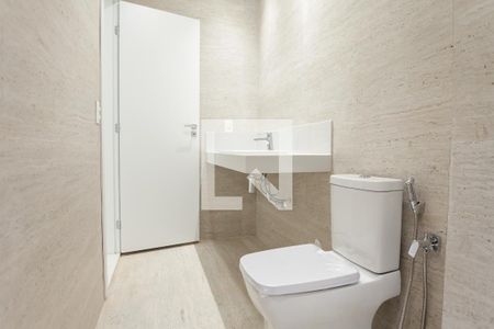 Casa de condomínio à venda com 386m², 4 quartos e 6 vagas Casa de condomínio à venda com 386m², 4 quartos e 6 vagasBanheiro suite 3