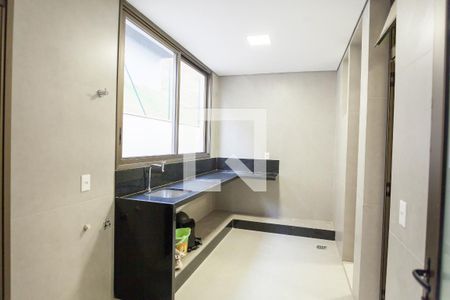 Casa de condomínio à venda com 386m², 4 quartos e 6 vagas Casa de condomínio à venda com 386m², 4 quartos e 6 vagasÁrea de Serviço