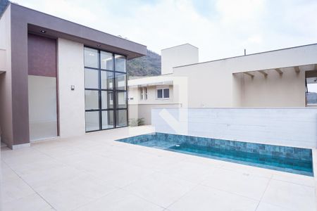 Casa de condomínio à venda com 386m², 4 quartos e 6 vagas Casa de condomínio à venda com 386m², 4 quartos e 6 vagasPiscina