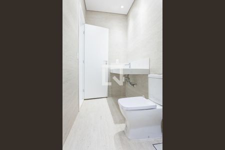 Casa de condomínio à venda com 386m², 4 quartos e 6 vagas Casa de condomínio à venda com 386m², 4 quartos e 6 vagasBanheiro suite 3