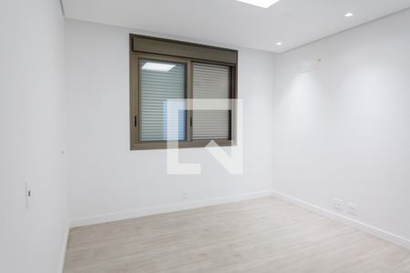 Casa de condomínio à venda com 386m², 4 quartos e 6 vagas Casa de condomínio à venda com 386m², 4 quartos e 6 vagassuite 2