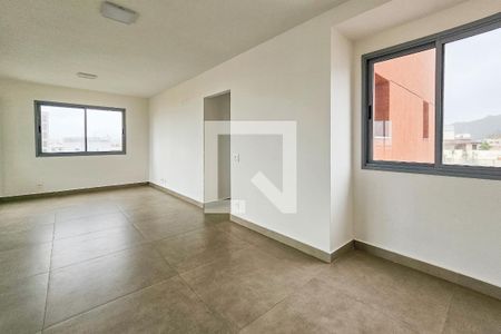 Sala de apartamento para alugar com 3 quartos, 150m² em  Jardim Tres Marias, Guarujá