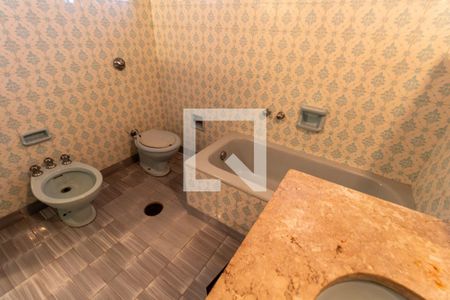 Casa à venda com 226m², 4 quartos e 2 vagas Casa à venda com 226m², 4 quartos e 2 vagasBanheiro da Suíte 2