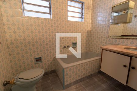 Casa à venda com 226m², 4 quartos e 2 vagas Casa à venda com 226m², 4 quartos e 2 vagasBanheiro da Suíte 2