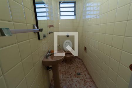 Casa à venda com 226m², 4 quartos e 2 vagas Casa à venda com 226m², 4 quartos e 2 vagasBanheiro Térreo