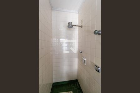 Casa à venda com 226m², 4 quartos e 2 vagas Casa à venda com 226m², 4 quartos e 2 vagasBanheiro da Área de Serviço