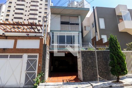 Casa à venda com 226m², 4 quartos e 2 vagas Casa à venda com 226m², 4 quartos e 2 vagasGaragem