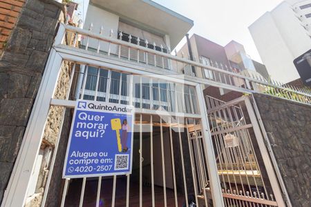 Casa à venda com 226m², 4 quartos e 2 vagas Casa à venda com 226m², 4 quartos e 2 vagasFachada