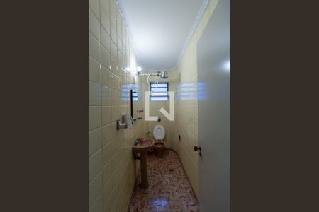 Casa à venda com 226m², 4 quartos e 2 vagas Casa à venda com 226m², 4 quartos e 2 vagasBanheiro Térreo