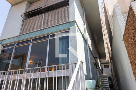 Casa à venda com 226m², 4 quartos e 2 vagas Casa à venda com 226m², 4 quartos e 2 vagasFachada
