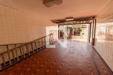 Casa à venda com 226m², 4 quartos e 2 vagas Casa à venda com 226m², 4 quartos e 2 vagasGaragem