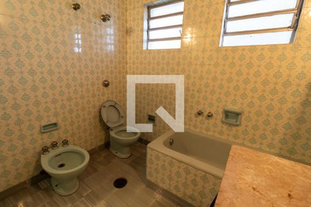 Casa à venda com 226m², 4 quartos e 2 vagas Casa à venda com 226m², 4 quartos e 2 vagasBanheiro da Suíte 2