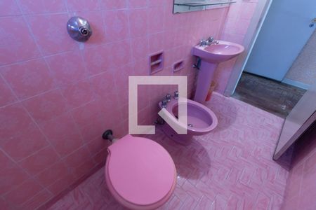 Casa à venda com 226m², 4 quartos e 2 vagas Casa à venda com 226m², 4 quartos e 2 vagasBanheiro da Suíte 1